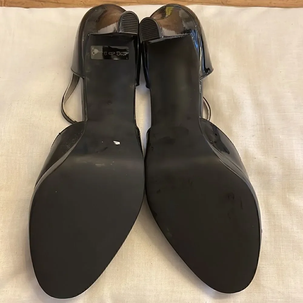 PETER KAISER BLACK PATENT HEELS.  SMALL PLATFORM IN FRONT.  NEW